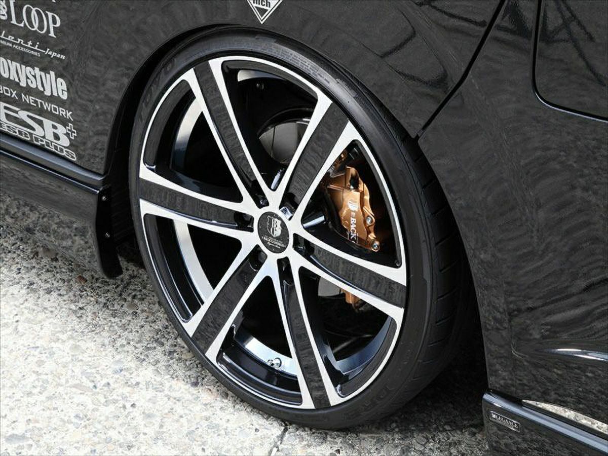 200系ハイエース LEGANCE ブレーキキャリパーカバー | オグショー