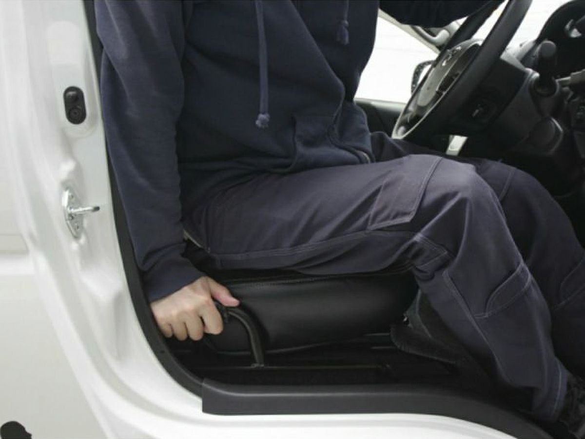 200系 ハイエース ワイド ES アルミフロアパネル ブラック 運転席 助手席セット - 2