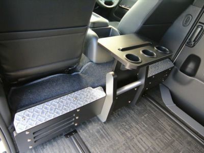200系ハイエース S-GLワイドボディ GLAD フットレストテーブル