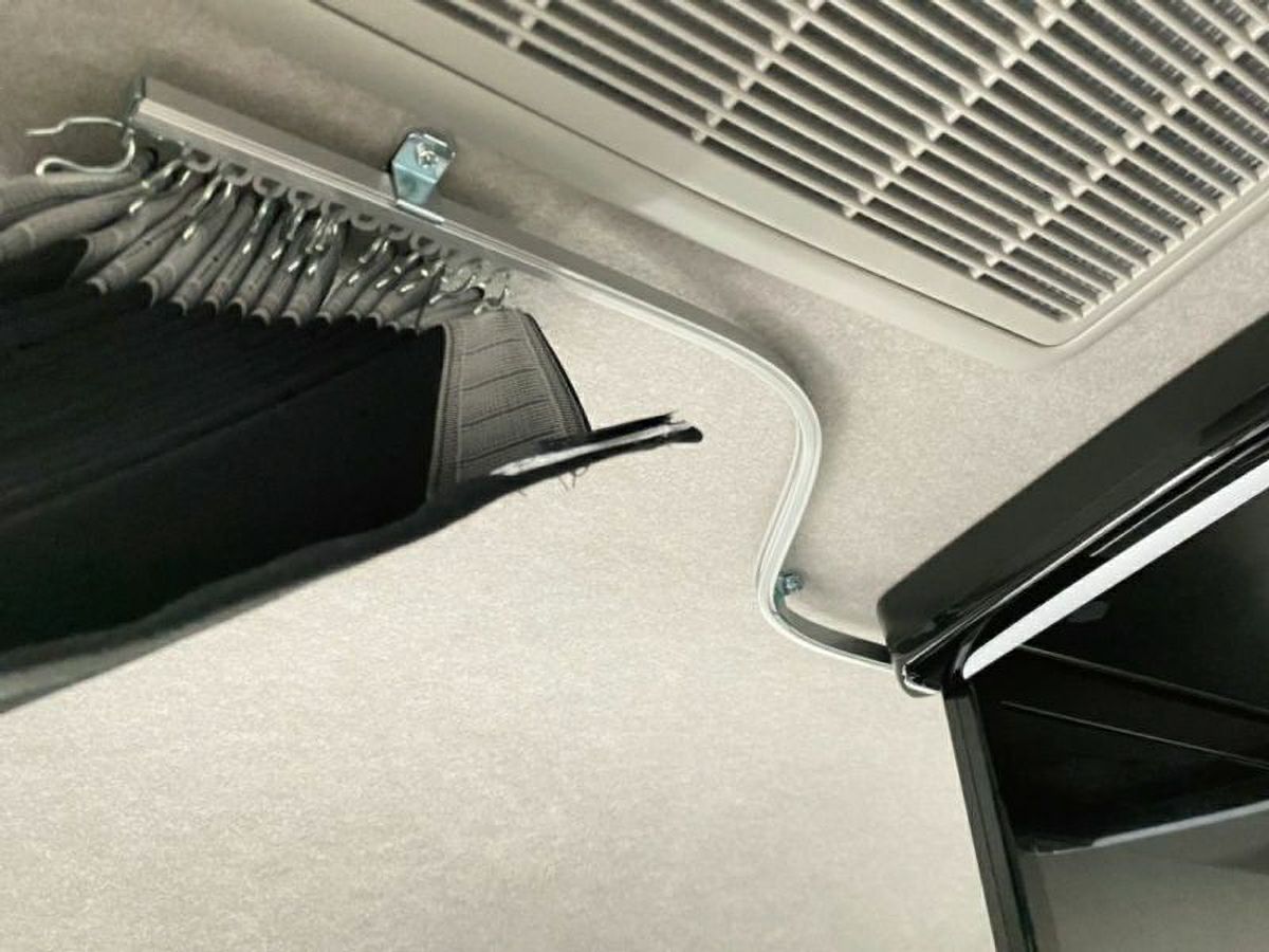 200系ハイエース LEGANCE フリップダウンモニター用カーテン