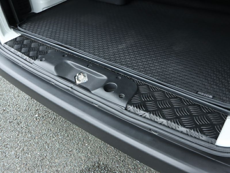 NV200バネット ESステッププロテクター リア1枚 | オグショー