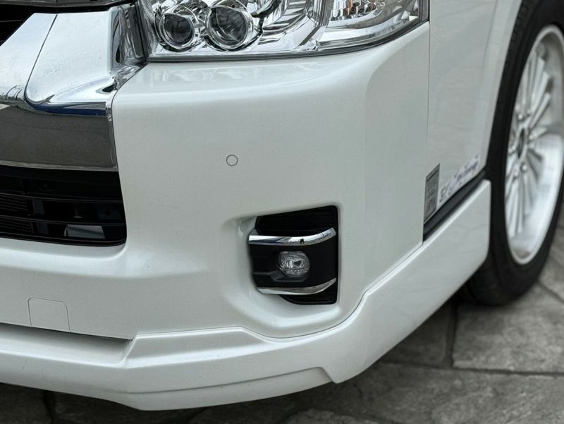 200系ハイエース 現行型 LEGANCE クロームベゼルフォグランプ