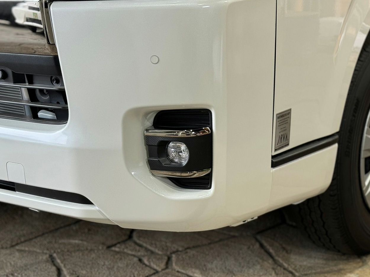 200系ハイエース 現行型 LEGANCE クロームベゼルフォグランプ